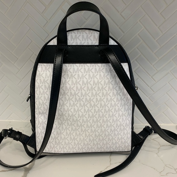 Super cute backpack, lightweight!